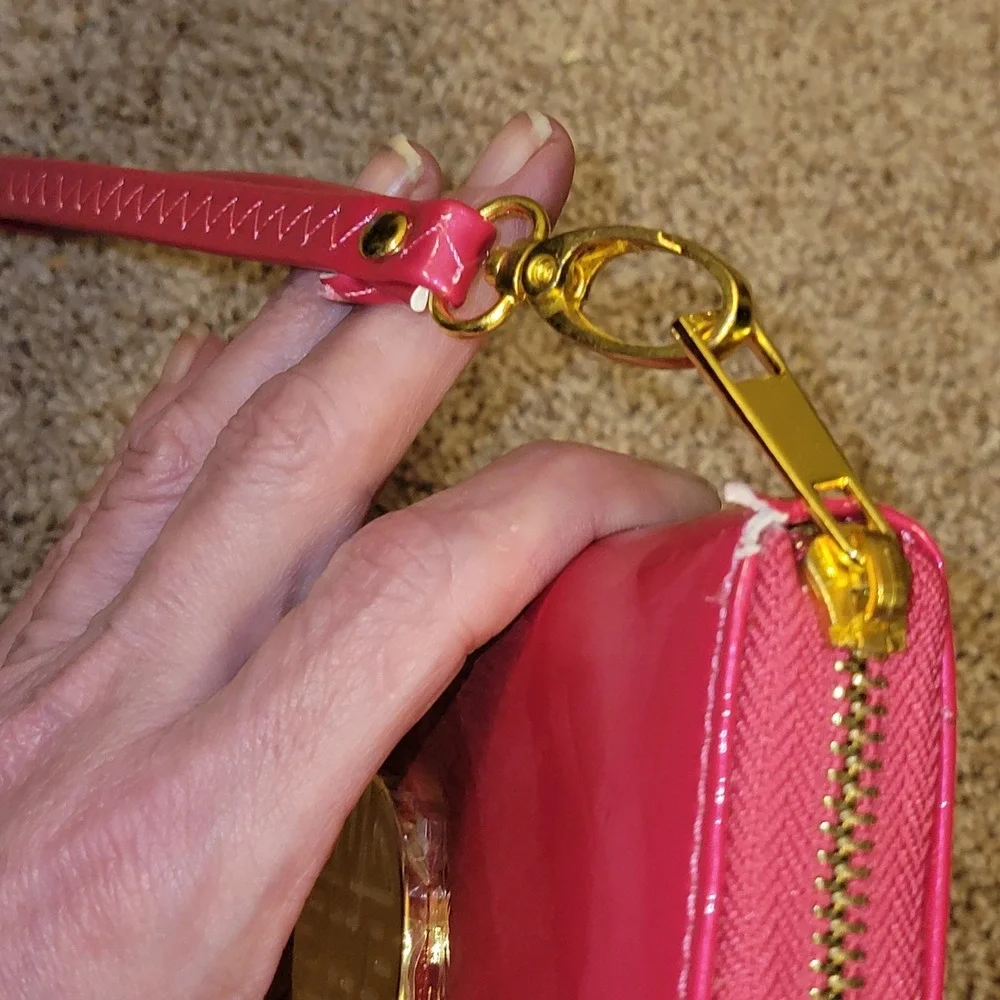 Hot Pink Patent Wallet Wristlet Zip Around Clutch Organizer Gold‎ Tone Medallion
